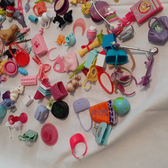 Mostly Barbie accessories and 1 Barbie with misc items - Picture 5 of 6